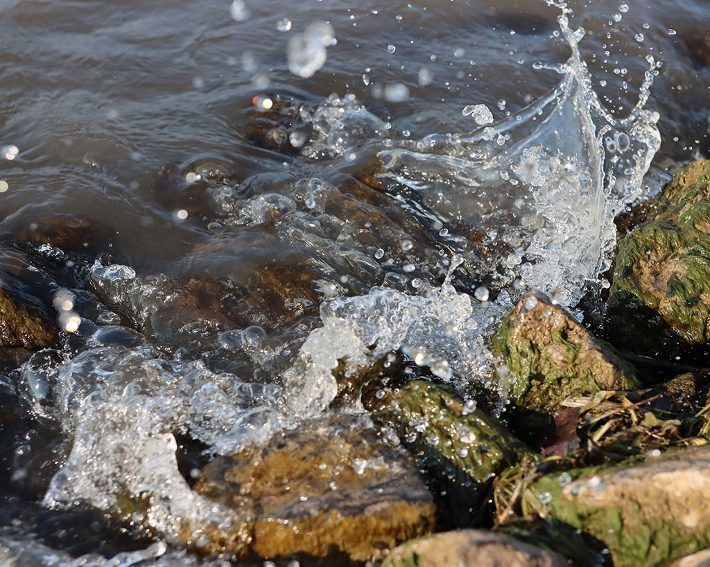 Wave breaking on the shore